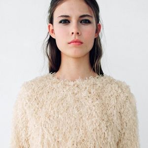 FEATHER  EFEECT SWEATSHIRT